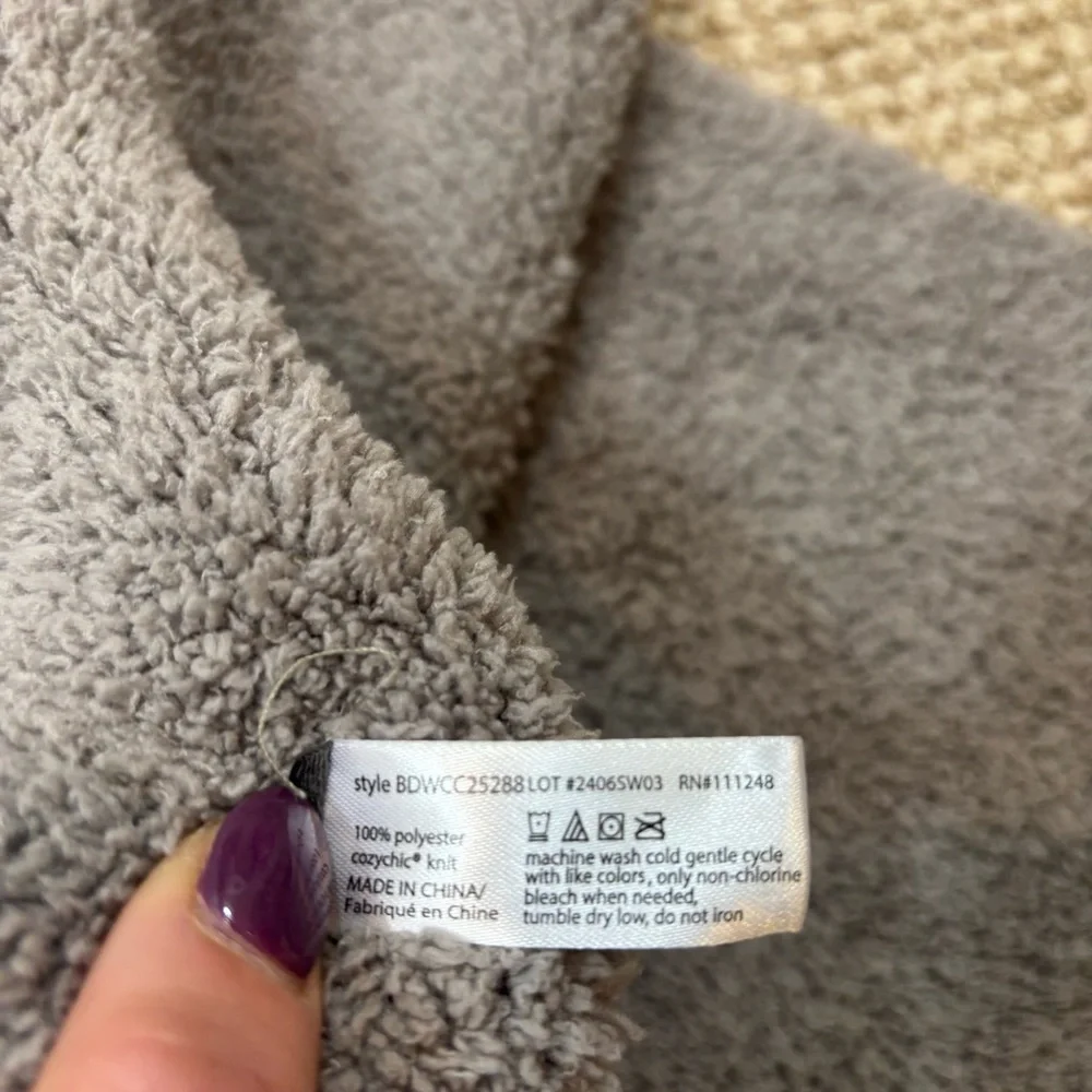 Ladies Barefoot Dreams CozyChic Brand Grey Scarf‎